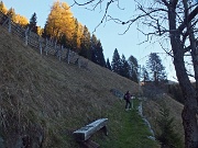 08 Breve tratto fino ad una baita ... 